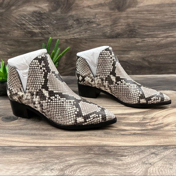 NIB Marc Fisher Yilda Notched Western Leather Ankle Bootie Black Snake Multi 8M - Picture 11 of 12